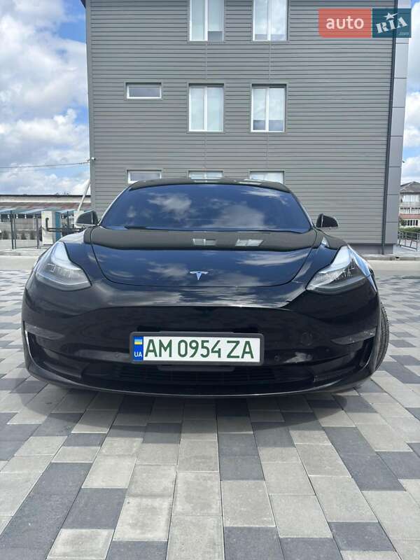 Седан Tesla Model 3 2019 в Сарнах