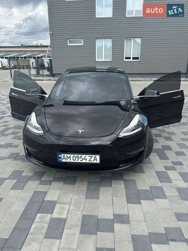 Седан Tesla Model 3 2019 в Сарнах