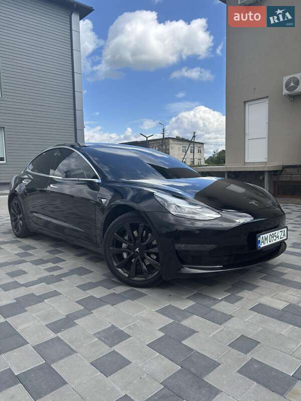 Седан Tesla Model 3 2019 в Сарнах