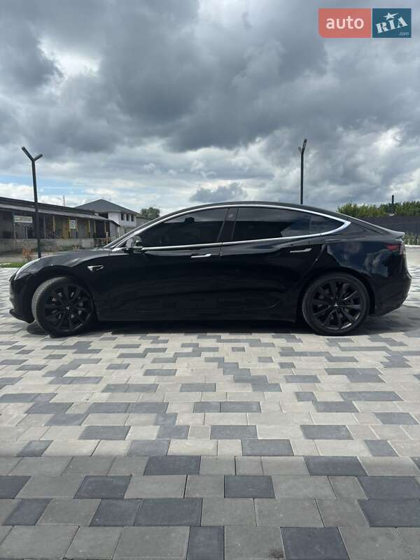 Седан Tesla Model 3 2019 в Сарнах