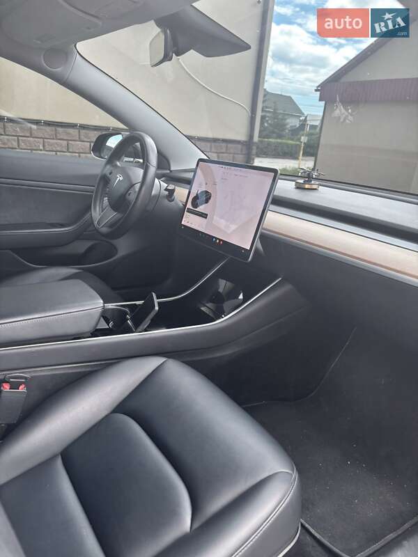 Седан Tesla Model 3 2019 в Сарнах
