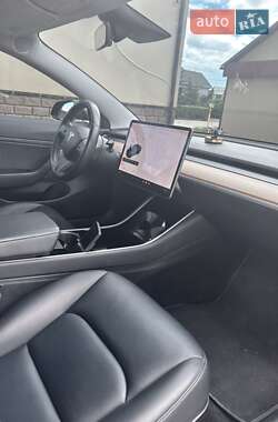 Седан Tesla Model 3 2019 в 