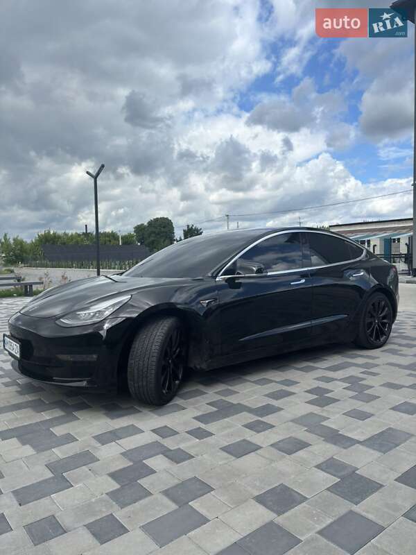 Седан Tesla Model 3 2019 в Сарнах