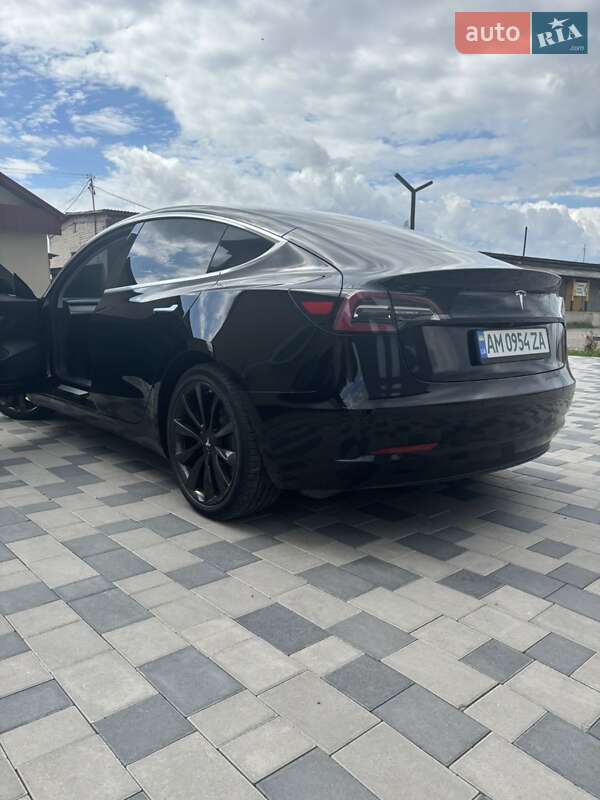 Седан Tesla Model 3 2019 в Сарнах