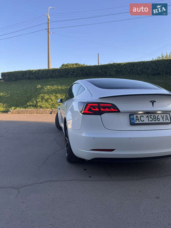 Седан Tesla Model 3 2018 в Луцке