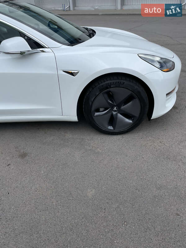 Седан Tesla Model 3 2018 в Луцке