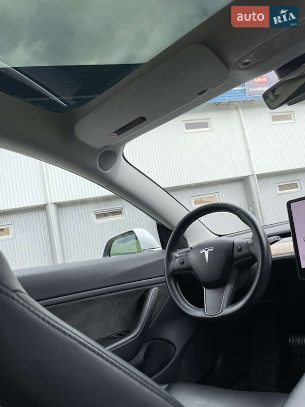 Седан Tesla Model 3 2018 в Луцке