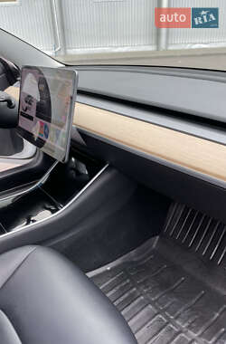 Седан Tesla Model 3 2018 в 