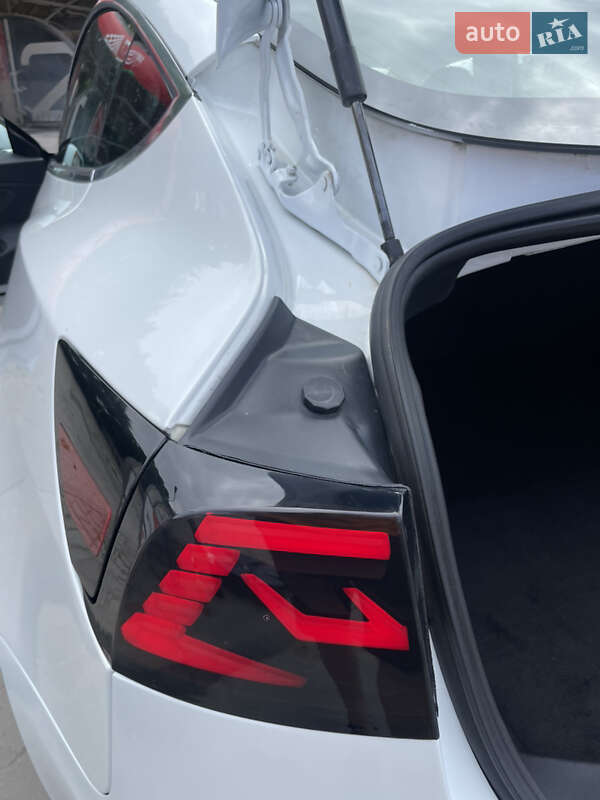 Седан Tesla Model 3 2018 в Луцке