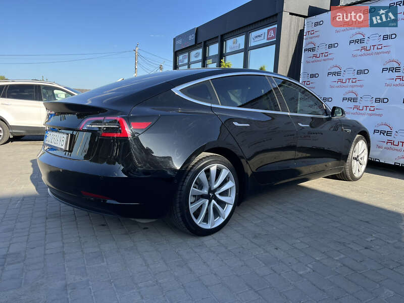 Седан Tesla Model 3 2019 в Львові