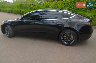 Седан Tesla Model 3 2020 в 