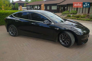 Седан Tesla Model 3 2020 в 