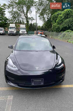 Седан Tesla Model 3 2021 в 