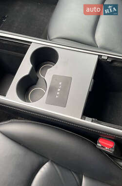Седан Tesla Model 3 2021 в 