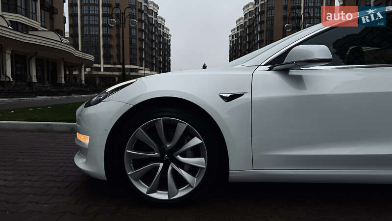 Седан Tesla Model 3 2018 в Киеве