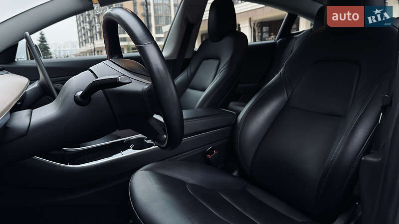 Седан Tesla Model 3 2018 в Киеве