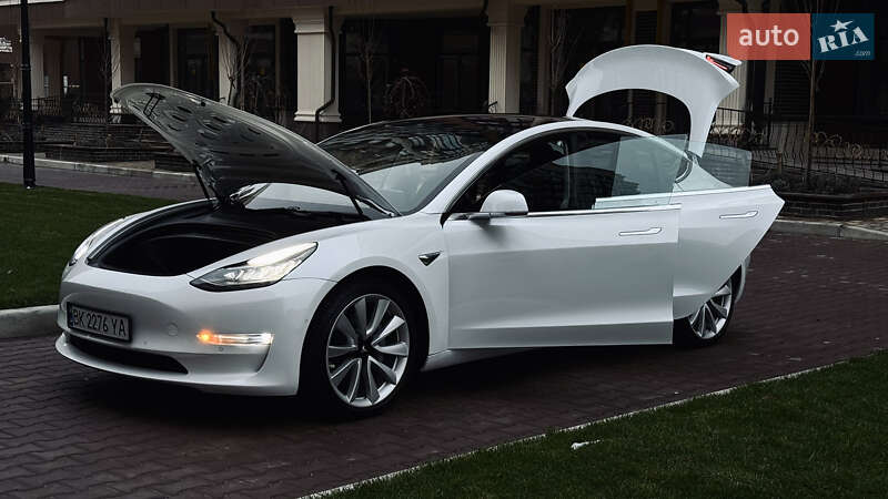 Седан Tesla Model 3 2018 в Киеве