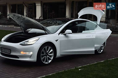 Седан Tesla Model 3 2018 в 