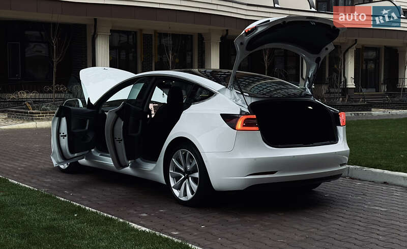 Седан Tesla Model 3 2018 в Киеве