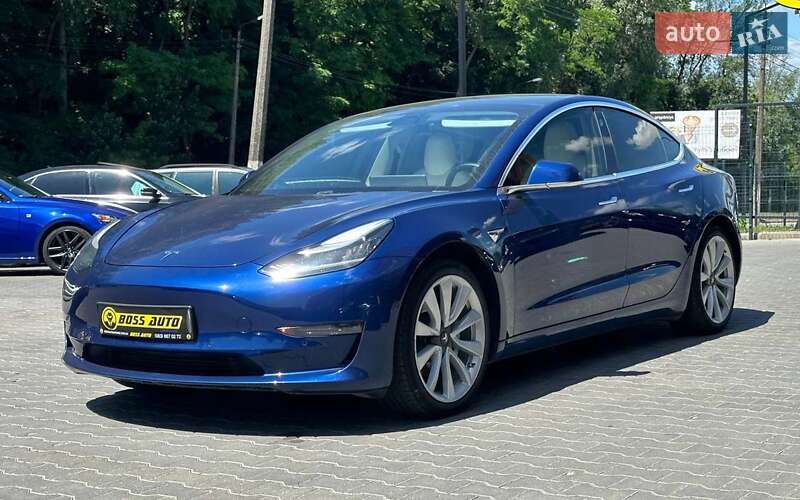 Седан Tesla Model 3 2019 в Черновцах