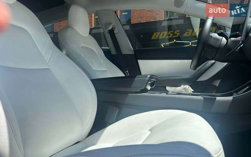 Седан Tesla Model 3 2019 в Черновцах