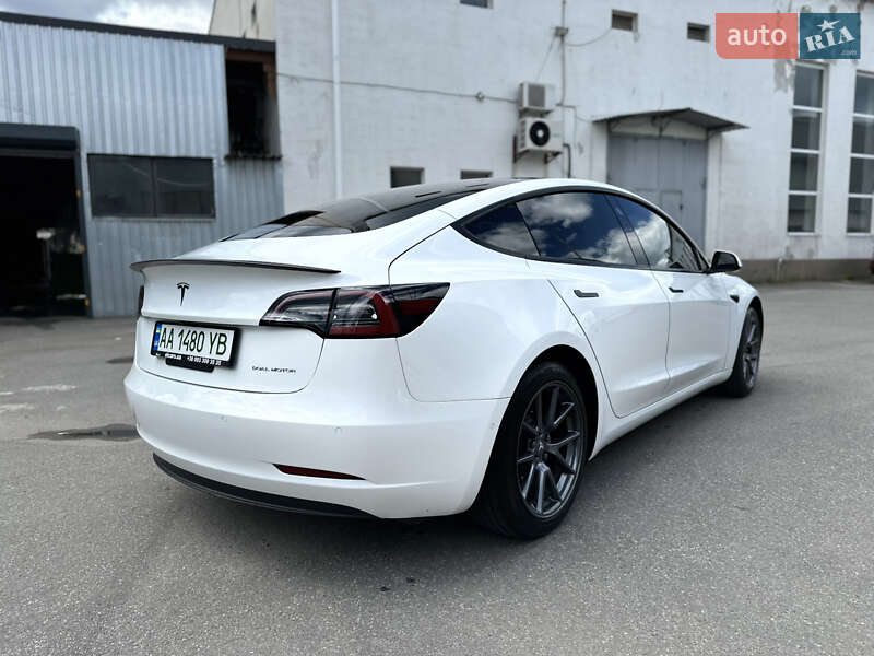 Седан Tesla Model 3 2021 в Киеве