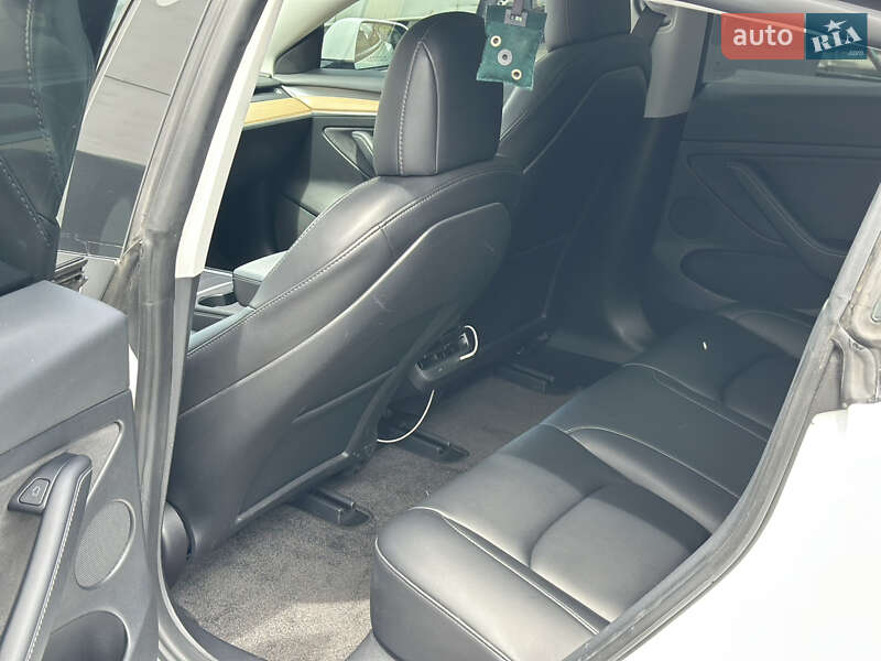 Седан Tesla Model 3 2021 в Киеве