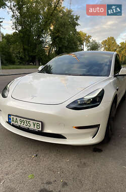 Седан Tesla Model 3 2023 в 