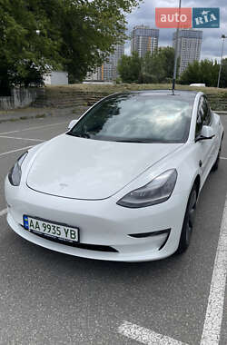 Седан Tesla Model 3 2023 в 