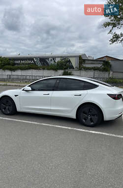 Седан Tesla Model 3 2023 в 