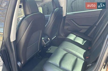 Седан Tesla Model 3 2020 в 