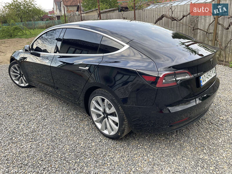 Седан Tesla Model 3 2020 в Ужгороді