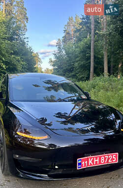 Седан Tesla Model 3 2023 в 