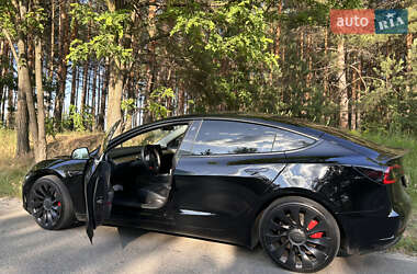 Седан Tesla Model 3 2023 в 