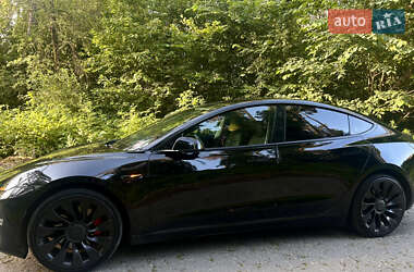 Седан Tesla Model 3 2023 в 