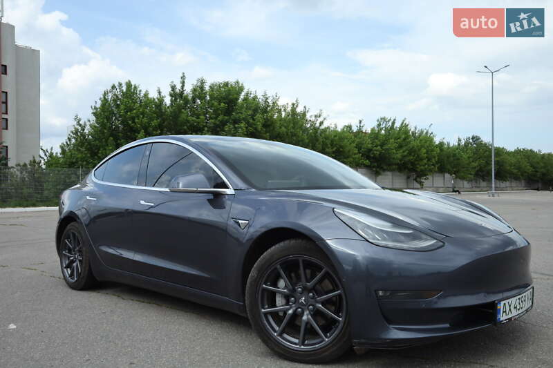 Седан Tesla Model 3 2020 в 