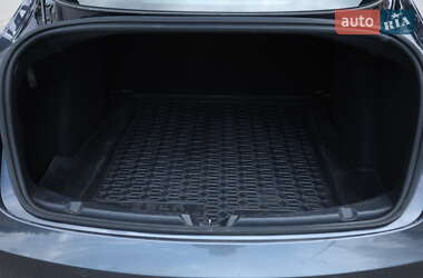 Седан Tesla Model 3 2020 в 