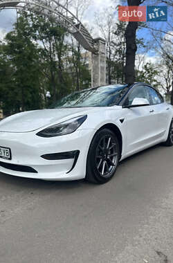 Седан Tesla Model 3 2022 в 