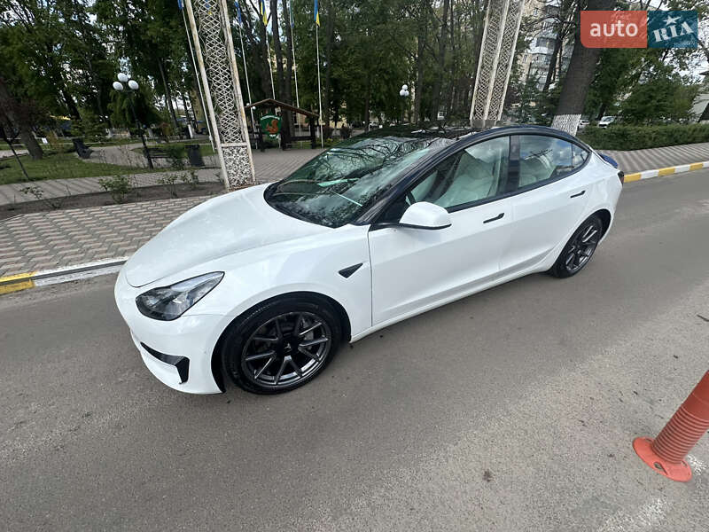 Седан Tesla Model 3 2022 в Киеве