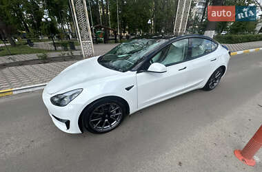 Седан Tesla Model 3 2022 в 