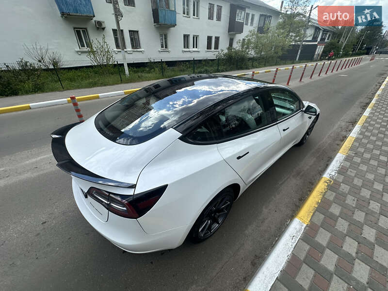 Седан Tesla Model 3 2022 в Киеве