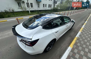 Седан Tesla Model 3 2022 в 