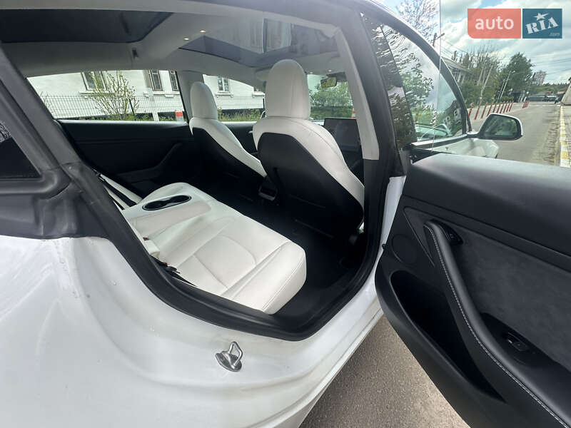 Седан Tesla Model 3 2022 в Киеве