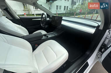 Седан Tesla Model 3 2022 в 