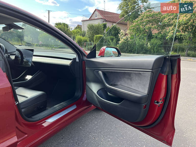 Седан Tesla Model 3 2019 в Одессе