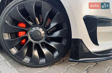 Седан Tesla Model 3 2022 в 