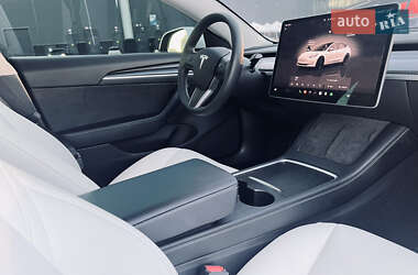 Седан Tesla Model 3 2022 в 