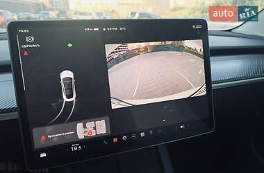 Седан Tesla Model 3 2022 в 