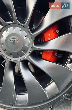 Седан Tesla Model 3 2022 в 