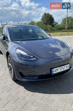 Седан Tesla Model 3 2022 в 